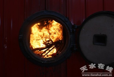 清水縣東部新城區(qū)集中供暖開始點火烘爐(圖)--天水在線